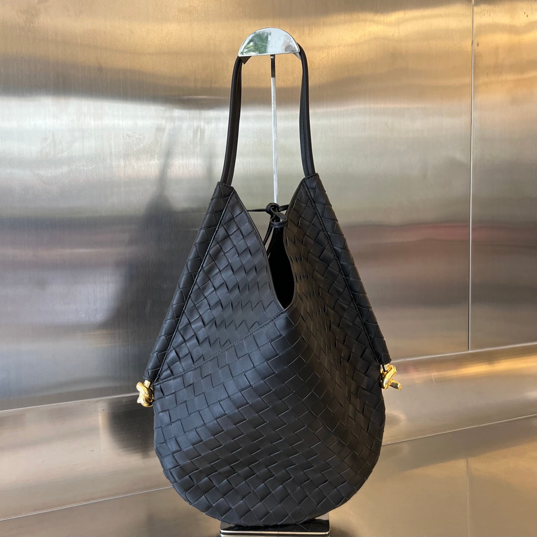MEDIUM SOLSTICE 44 BLACK LAMBSKIN